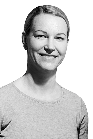 Portret foto in zwart/wit van Katrin 